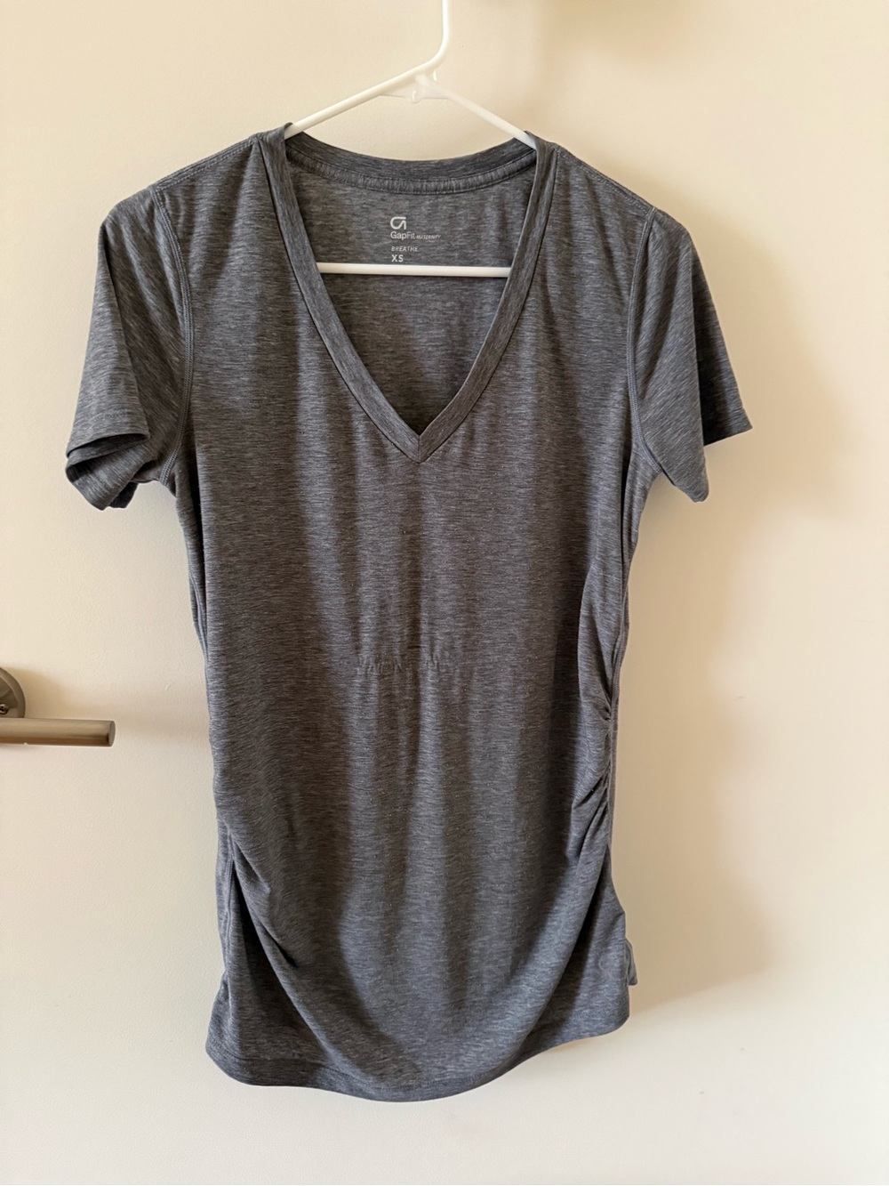GAP Fit Women's Health Gray V-Neck Short Sleeve Tee